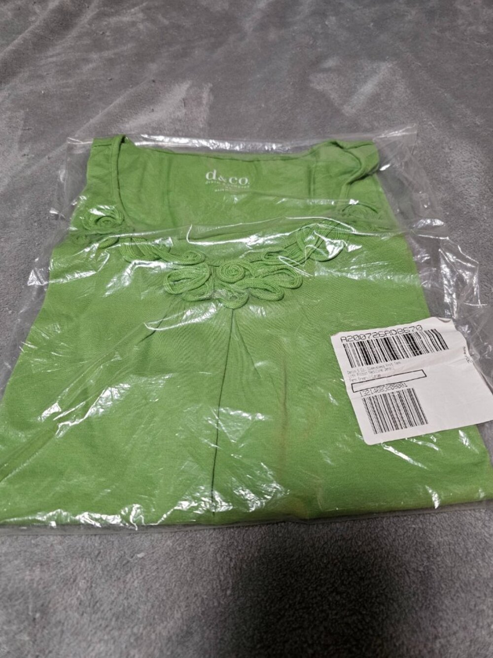 D&Co. Women's XL Green Sleeveless Knit Tank Top Scoop Neck w/ Ribbon Accent